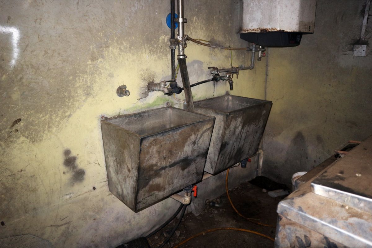 4 - In The Parlour