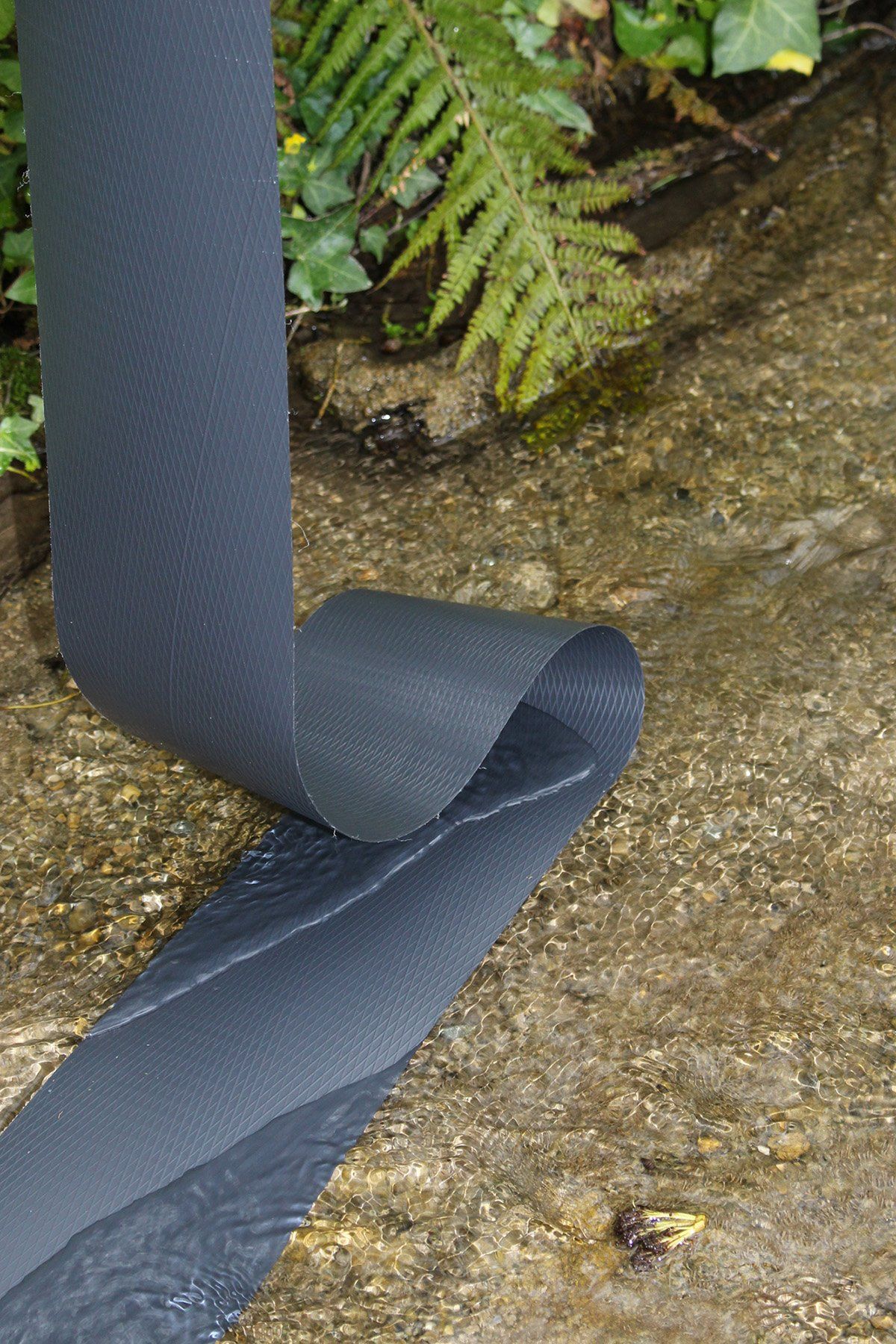 06: 3b. Drape, 185 x 130 x 230 cm (variable) - detail