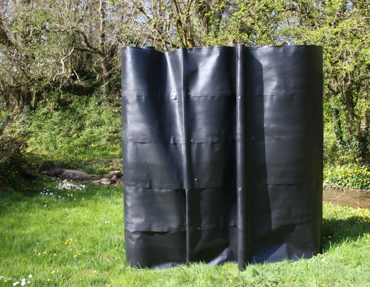 01: 1a. Barrier, 210 x 190 x 32 cm, DPC, bolts, tape