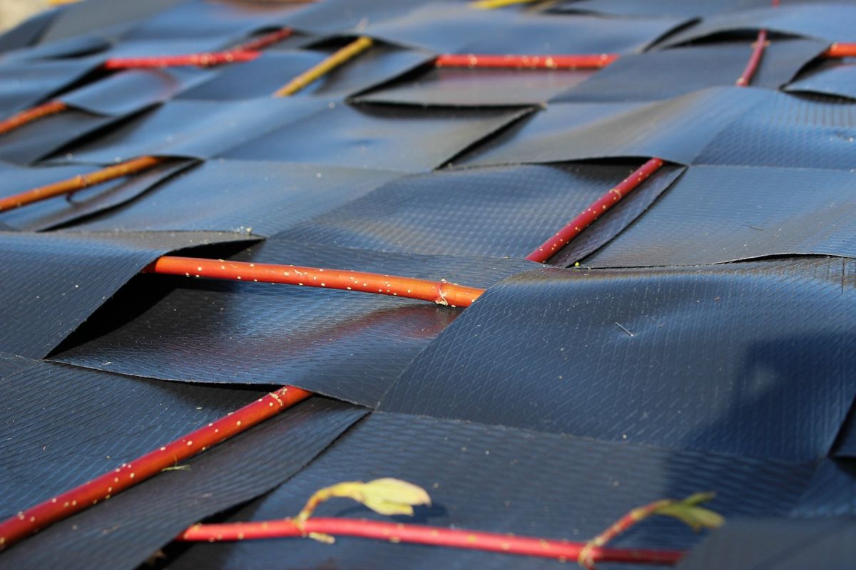 04: 2b. Security Blanket, 150 x 150 cm - detail