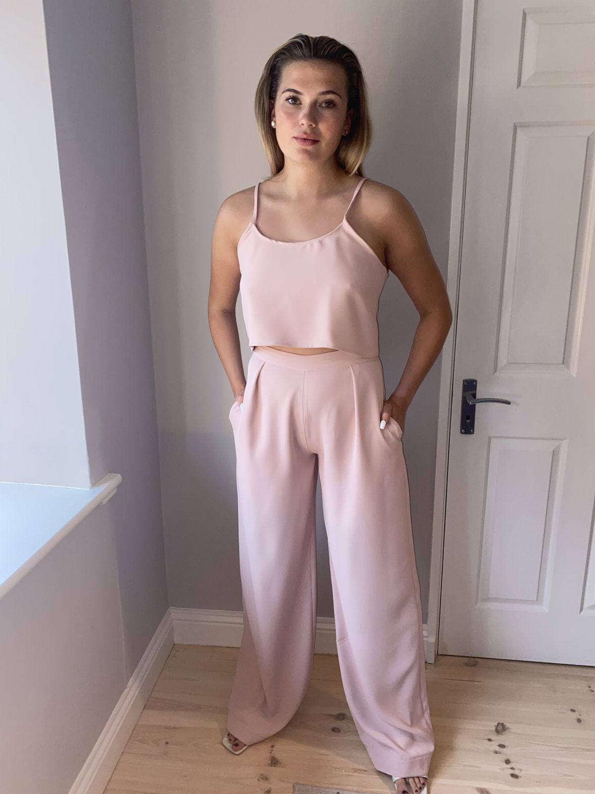 1- Outfit 2 tailored trousers and deflating jumper