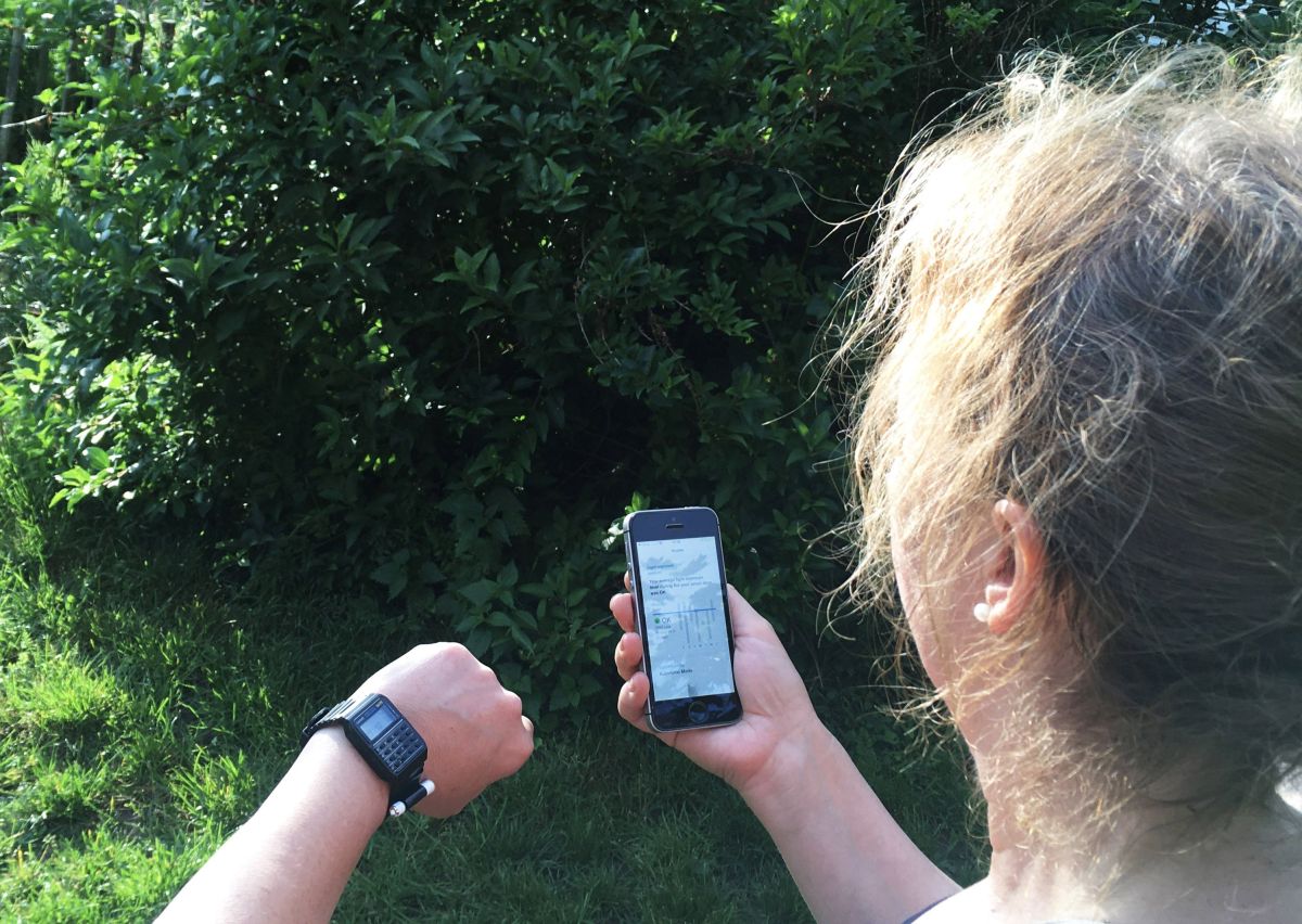 6-LightKit Sensor and LightKit app in use