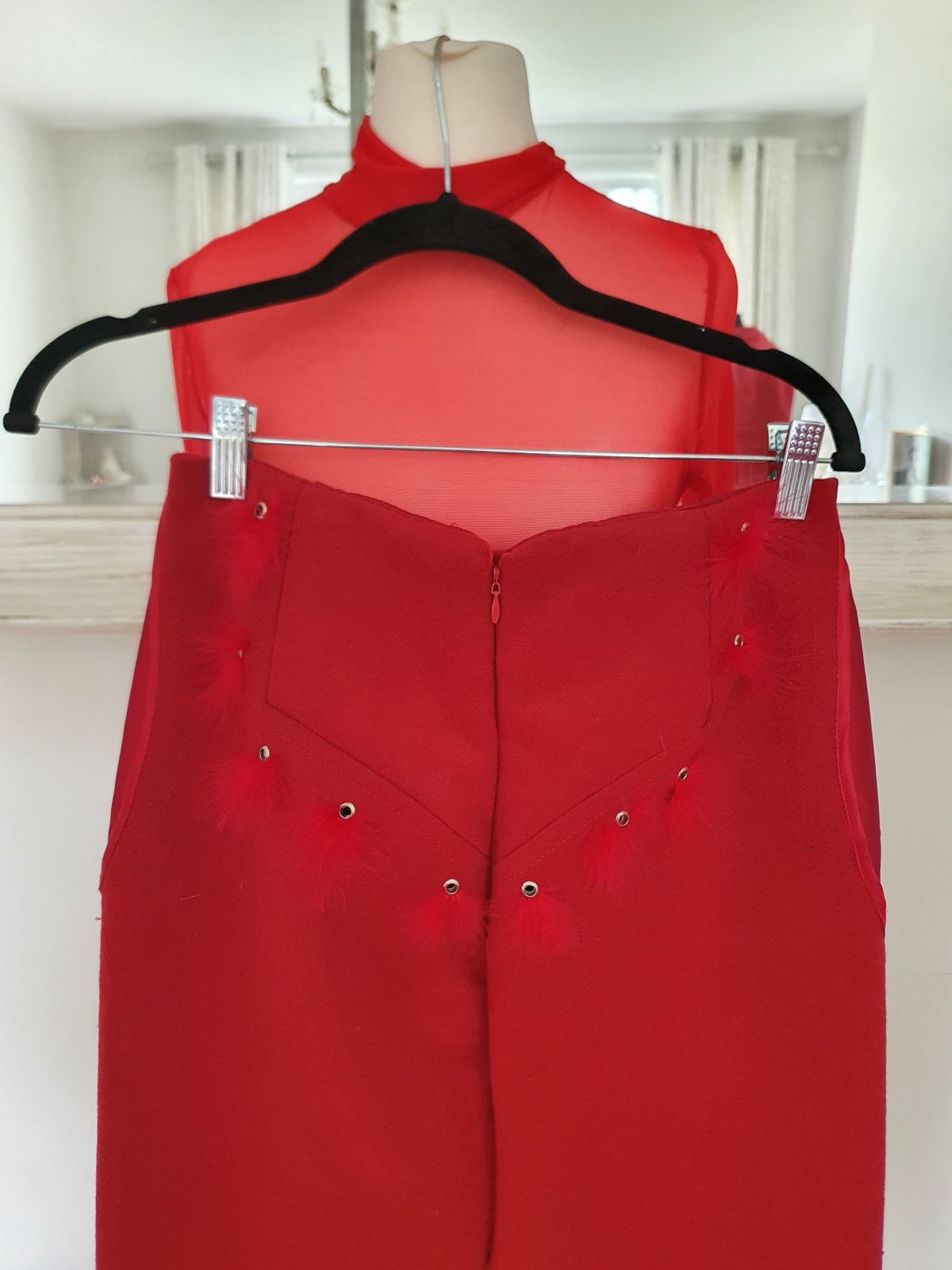 6-details on Arella trousers